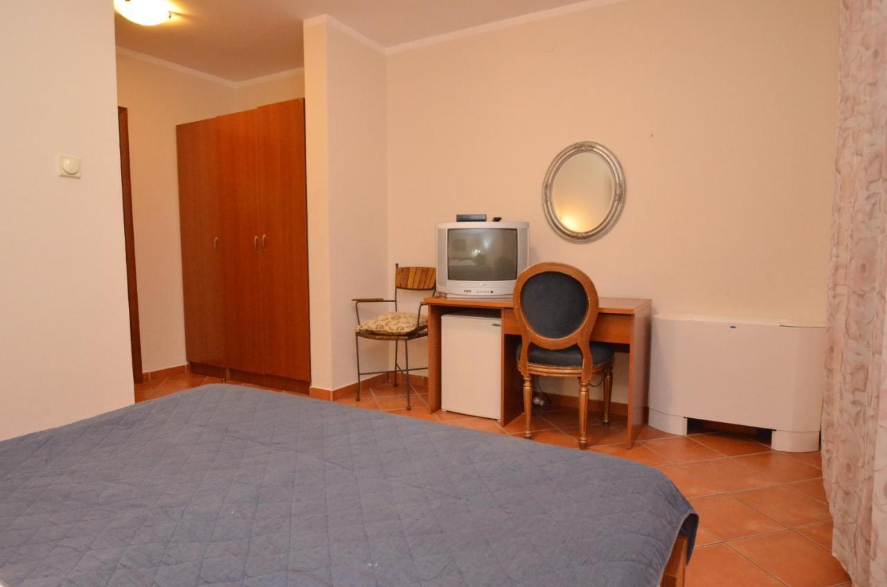 Hotel Meduza Bečići Luaran gambar